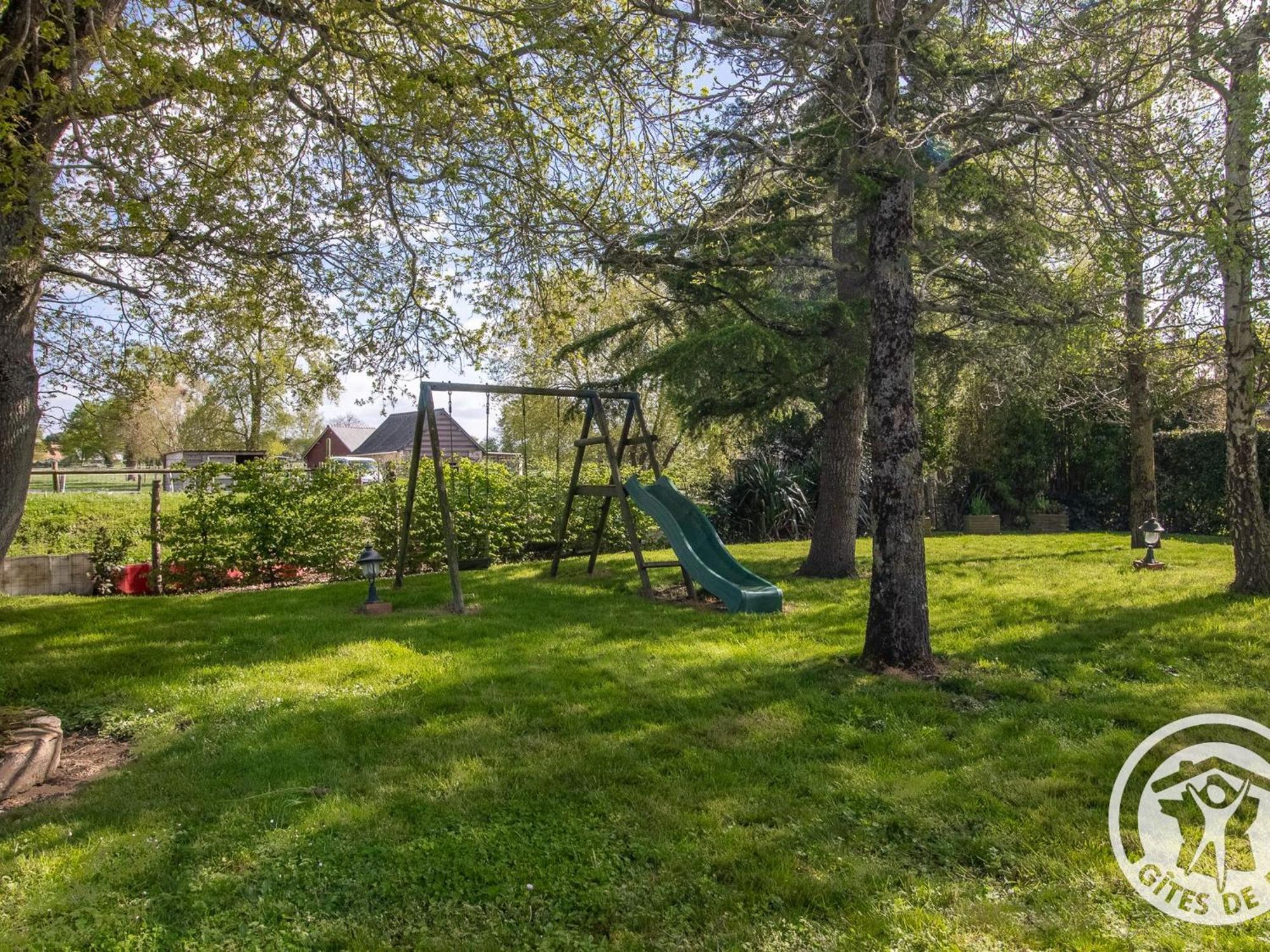 Gite Charmant Avec Jardin, Proche Activites Nautiques - Fr-1-622-75 Morannes sur Sarthe-Daumeray Luaran gambar